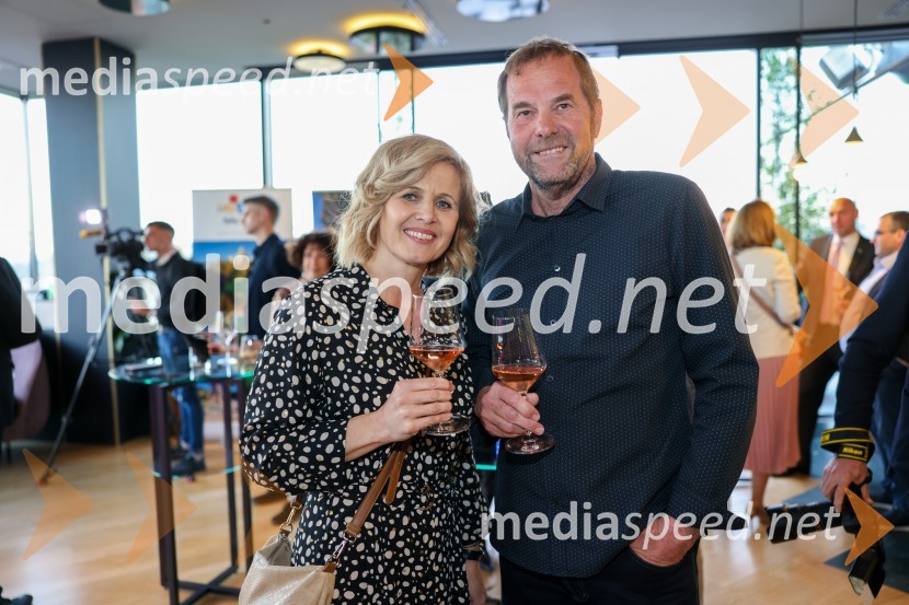  Anita  Mlakar, moderatorka in svetovalka za odnose z javnostmi;  Teo Svoinac20. obletnica predstavništva Hrvaške turistične skupnosti v Sloveniji