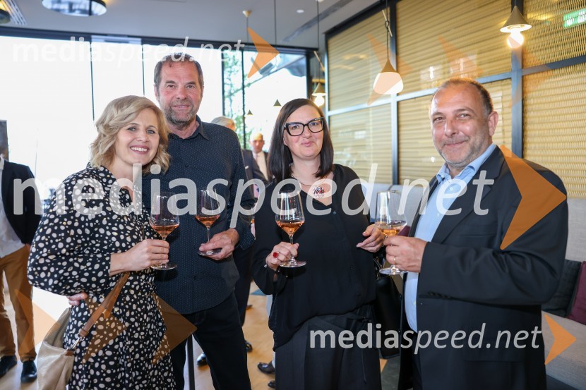  Anita  Mlakar, moderatorka in svetovalka za odnose z javnostmi;  Teo Svoinac;  Nataša Jeza Kotnik, vodja marketinga Agencija Sonček;  ... 20. obletnica predstavništva Hrvaške turistične skupnosti v Sloveniji