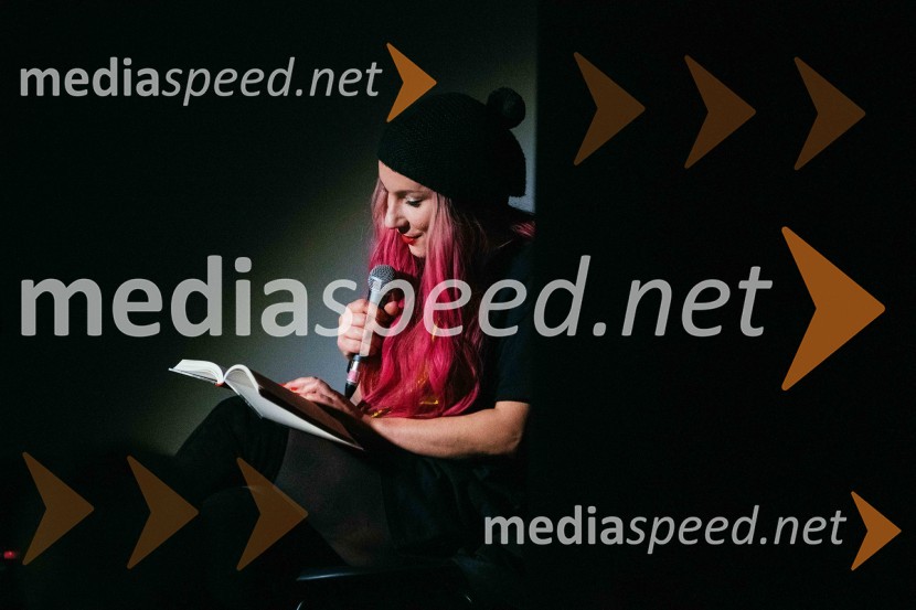  Dijana Matković, pisateljica, prevajalka in urednica portala DisenzZakaj ne pišem, predstavitev knjige Dijane Matković