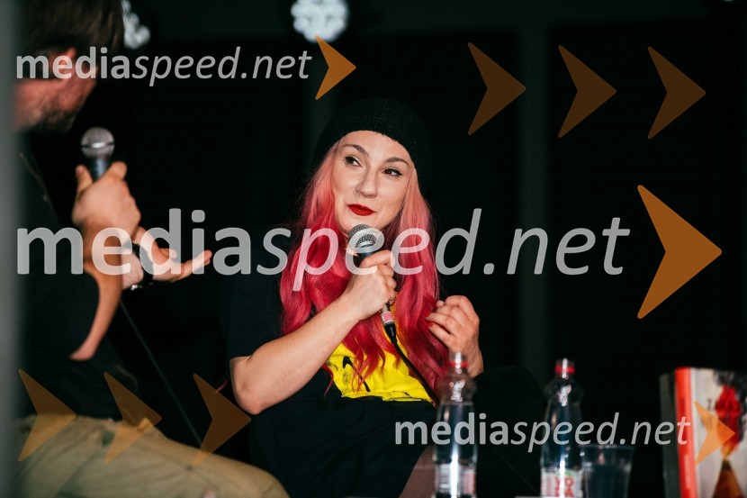  Dijana Matković, pisateljica, prevajalka in urednica portala DisenzZakaj ne pišem, predstavitev knjige Dijane Matković