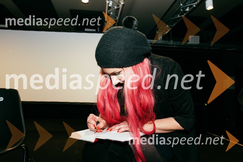  Dijana Matković, pisateljica, prevajalka in urednica portala DisenzZakaj ne pišem, predstavitev knjige Dijane Matković