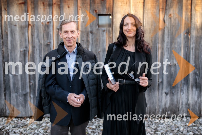  Lado Ambrožič, novinar;  Vesna Milek, novinarka in publicistkaLado Ambrožič v pogovoru z Vesno Milek, Škrabčeva domačija