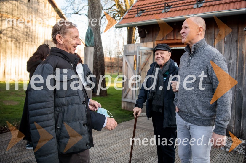  Lado Ambrožič, novinar;  ... ;  ... Lado Ambrožič v pogovoru z Vesno Milek, Škrabčeva domačija
