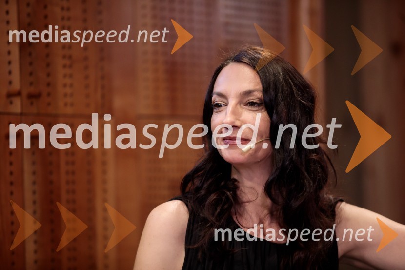  Vesna Milek, novinarka in publicistkaLado Ambrožič v pogovoru z Vesno Milek, Škrabčeva domačija