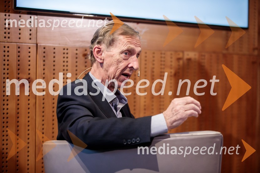  Lado Ambrožič, novinarLado Ambrožič v pogovoru z Vesno Milek, Škrabčeva domačija