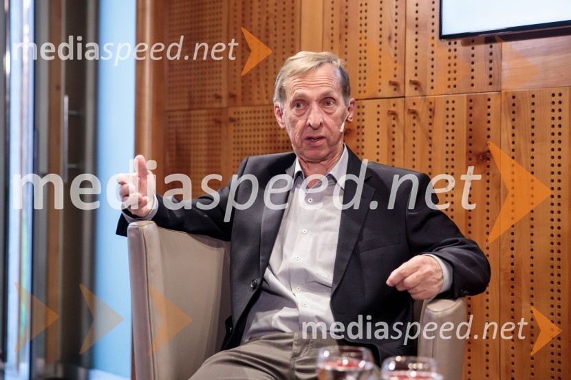  Lado Ambrožič, novinarLado Ambrožič v pogovoru z Vesno Milek, Škrabčeva domačija