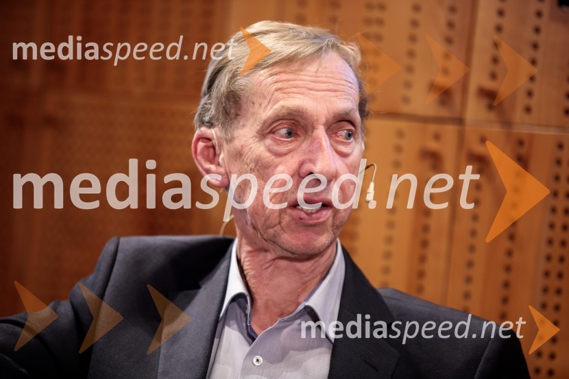  Lado Ambrožič, novinarLado Ambrožič v pogovoru z Vesno Milek, Škrabčeva domačija