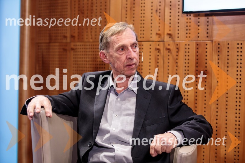  Lado Ambrožič, novinarLado Ambrožič v pogovoru z Vesno Milek, Škrabčeva domačija