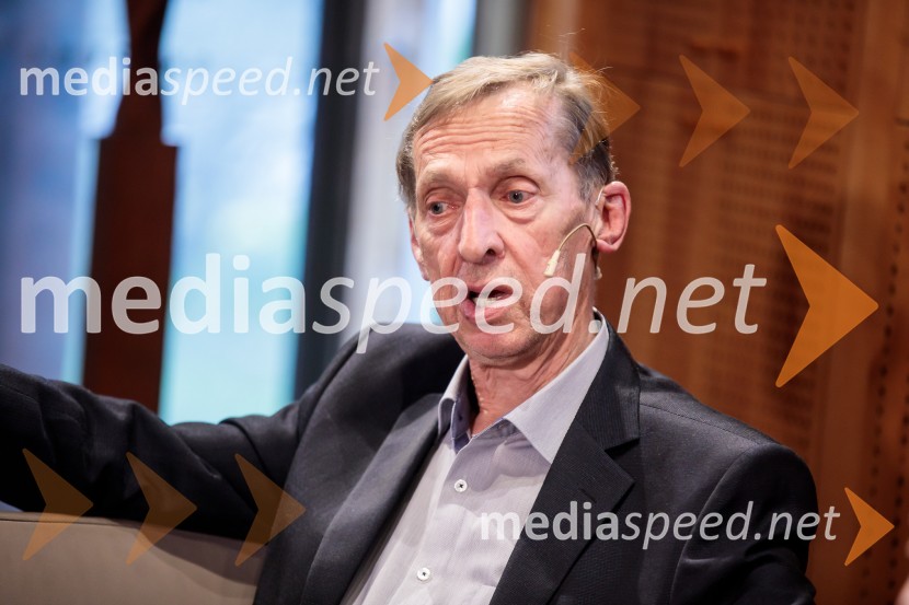  Lado Ambrožič, novinarLado Ambrožič v pogovoru z Vesno Milek, Škrabčeva domačija