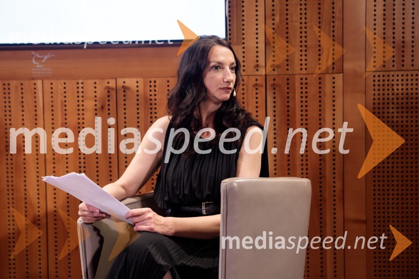  Vesna Milek, novinarka in publicistkaLado Ambrožič v pogovoru z Vesno Milek, Škrabčeva domačija