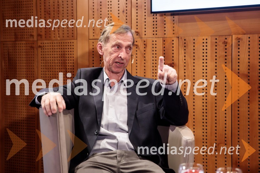  Lado Ambrožič, novinarLado Ambrožič v pogovoru z Vesno Milek, Škrabčeva domačija