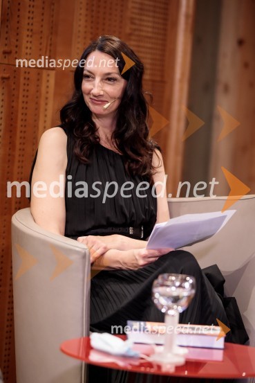  Vesna Milek, novinarka in publicistkaLado Ambrožič v pogovoru z Vesno Milek, Škrabčeva domačija