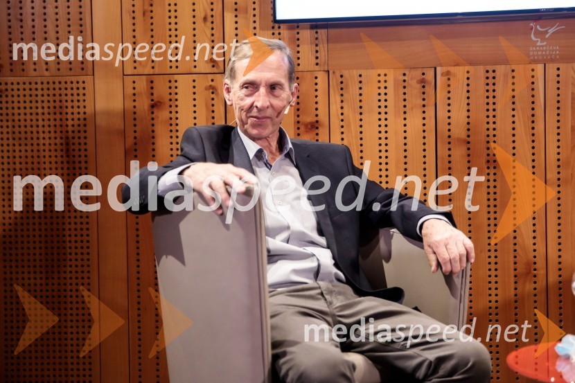  Lado Ambrožič, novinarLado Ambrožič v pogovoru z Vesno Milek, Škrabčeva domačija