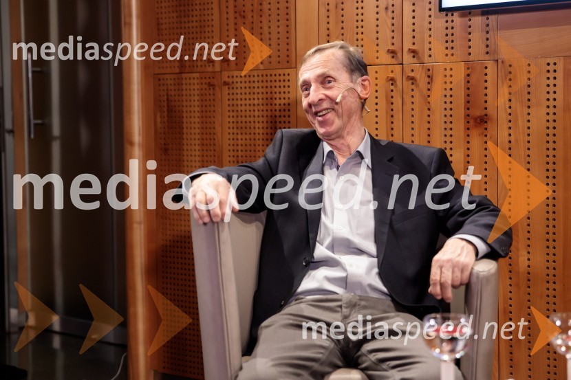  Lado Ambrožič, novinarLado Ambrožič v pogovoru z Vesno Milek, Škrabčeva domačija