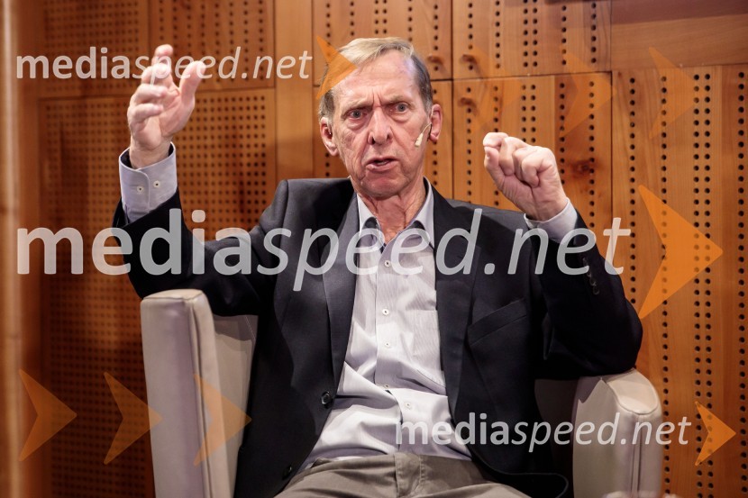  Lado Ambrožič, novinarLado Ambrožič v pogovoru z Vesno Milek, Škrabčeva domačija