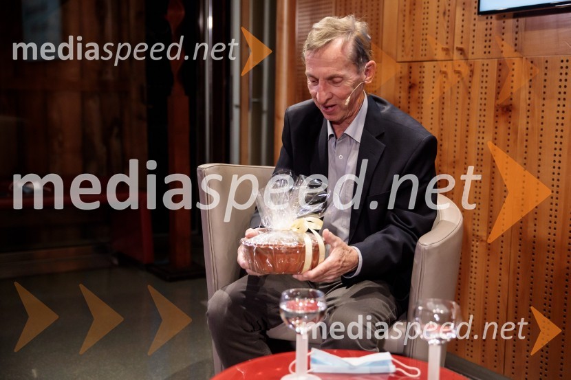  Lado Ambrožič, novinarLado Ambrožič v pogovoru z Vesno Milek, Škrabčeva domačija