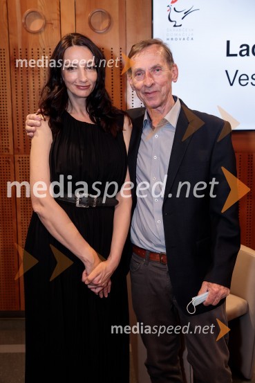  Vesna Milek, novinarka in publicistka;  Lado Ambrožič, novinarLado Ambrožič v pogovoru z Vesno Milek, Škrabčeva domačija