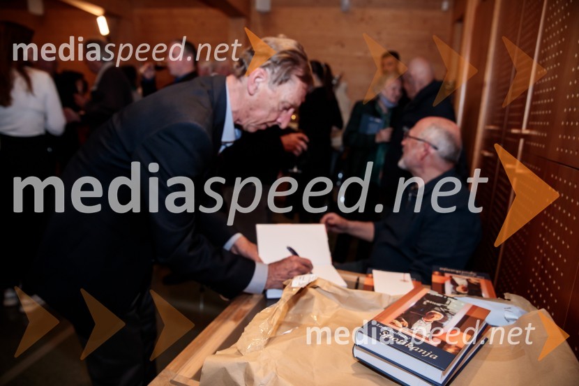  Lado Ambrožič, novinarLado Ambrožič v pogovoru z Vesno Milek, Škrabčeva domačija