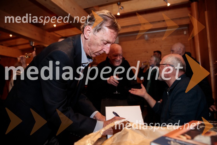  Lado Ambrožič, novinarLado Ambrožič v pogovoru z Vesno Milek, Škrabčeva domačija