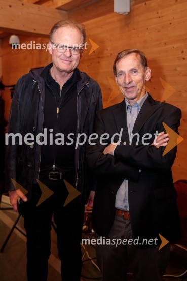  Janez  Škrabec, direktor Riko d.o.o., predsednik Slovensko-ruskega poslovnega sveta, častni konzul Belorusije;  Lado Ambrožič, novinarLado Ambrožič v pogovoru z Vesno Milek, Škrabčeva domačija