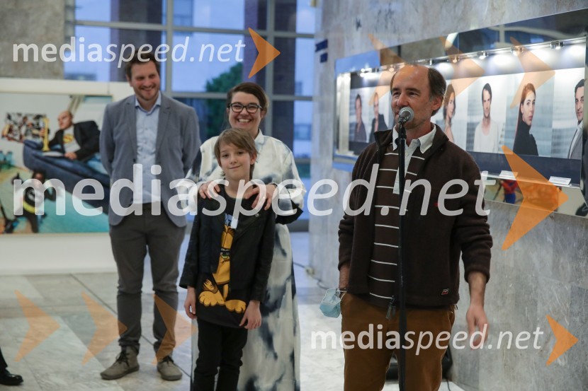  Marko Bratuš, umetniški vodja SNG Nova Gorica;  Kolja Gombač;  Ivana Djilas, režiserka;  Peter Uhan, fotograf52 hertzov, premiera drame v SNG Nova Gorica