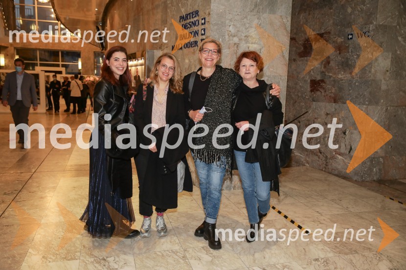  Anuša  Kodelja, igralka;  Tereza  Gregorič, dramaturginja; mag. Neda Rusjan Bric, vsestranska gledališka ustvarjalka;  Martina Mrhar, dramaturginja52 hertzov, premiera drame v SNG Nova Gorica