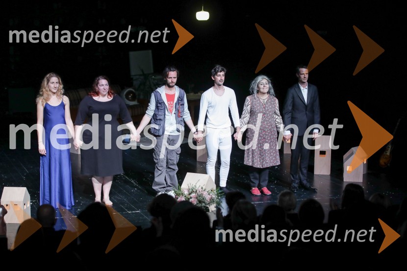  Ivana Percan Kodarin, igralka;  Ana Facchini, igralka;  Matija Rupel, igralec;  Žiga Udir, igralec;  Marjuta  Slamič, igralka;  Peter Harl, igralec52 hertzov, premiera drame v SNG Nova Gorica