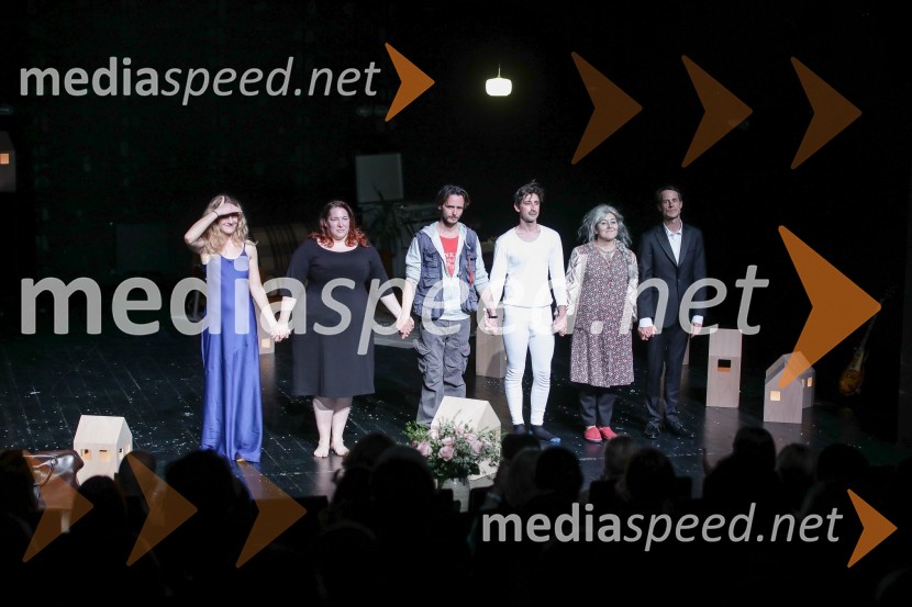  Ivana Percan Kodarin, igralka;  Ana Facchini, igralka;  Matija Rupel, igralec;  Žiga Udir, igralec;  Marjuta  Slamič, igralka;  Peter Harl, igralec52 hertzov, premiera drame v SNG Nova Gorica