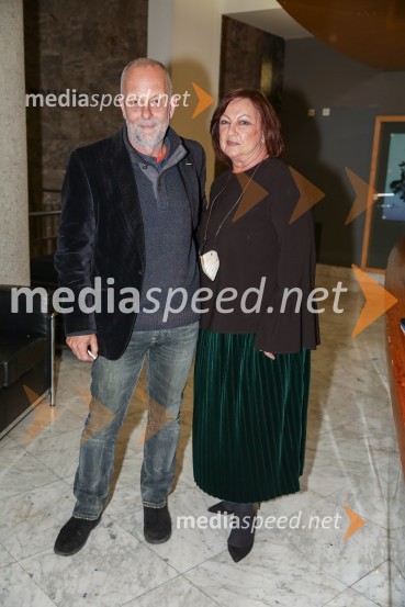  Matej Bogataj, literarni kritik in publicist;  Maja Jerman Bratec, upokojena direktorica SNG Nova Gorica52 hertzov, premiera drame v SNG Nova Gorica