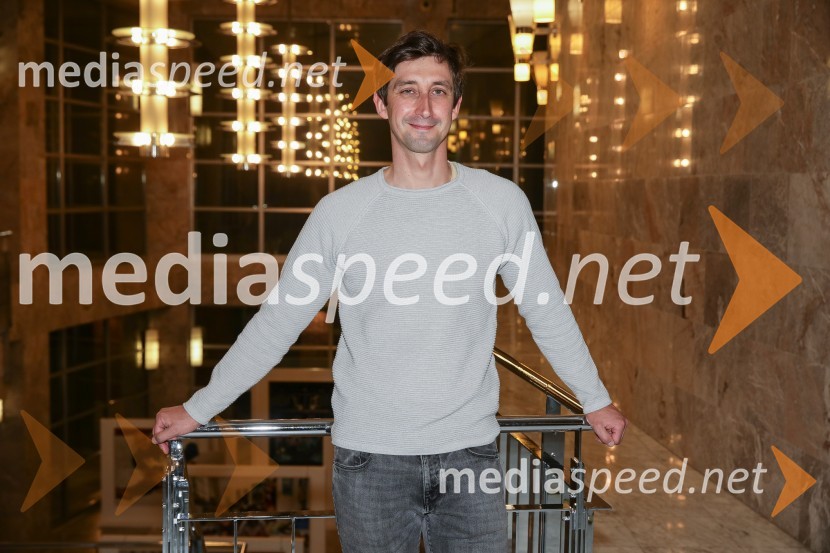  Žiga Udir, igralec52 hertzov, premiera drame v SNG Nova Gorica