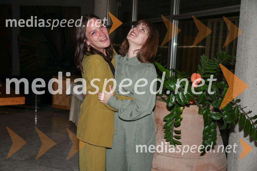  ... ;  Mojca Madon, režiserka52 hertzov, premiera drame v SNG Nova Gorica