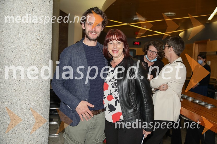  Matija Rupel, igralec;  Andrejka Markočič Šušmelj, predsednica strokovnega sveta SNG Nova Gorica;  Tea Rogelj, dramaturginja, selektorica;  Mirjam Drnovšček, direktorica, SNG Nova Gorica52 hertzov, premiera drame v SNG Nova Gorica