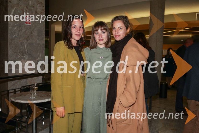  ... ;  Mojca Madon, režiserka;  Urša Vidic, scenografinja52 hertzov, premiera drame v SNG Nova Gorica