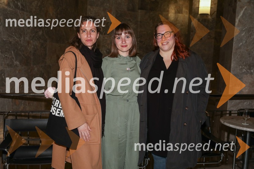  Urša Vidic, scenografinja;  Mojca Madon, režiserka;  Ana Facchini, igralka52 hertzov, premiera drame v SNG Nova Gorica