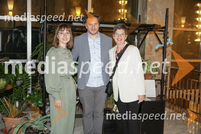  Mojca Madon, režiserka;  Marko Bratuš, umetniški vodja SNG Nova Gorica;  Mirjam Drnovšček, direktorica, SNG Nova Gorica52 hertzov, premiera drame v SNG Nova Gorica