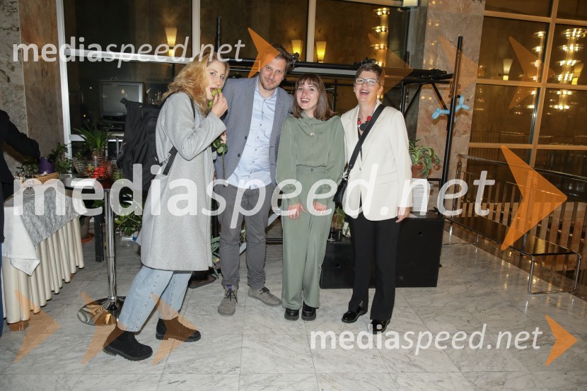  Ivana Percan Kodarin, igralka;  Marko Bratuš, umetniški vodja SNG Nova Gorica;  Mojca Madon, režiserka;  Mirjam Drnovšček, direktorica, SNG Nova Gorica52 hertzov, premiera drame v SNG Nova Gorica