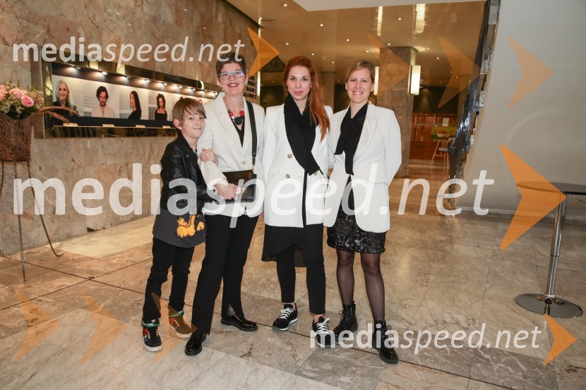  Kolja Gombač;  Mirjam Drnovšček, direktorica, SNG Nova Gorica;  Ana  Kržišnik Blažica, dramaturginja;  Metka Sulič, odnosi z javnostjo SNG Nova Gorica52 hertzov, premiera drame v SNG Nova Gorica