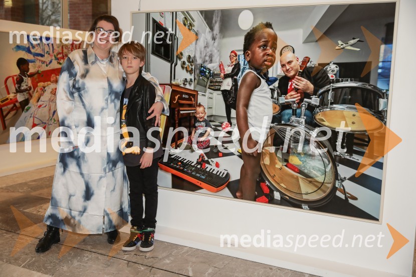 Režiserka Ivana Djilas s sinom Koljo52 hertzov, premiera drame v SNG Nova Gorica