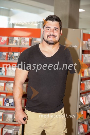  Darko Đurić, upokojeni slovenski paraolimpijec, plavalecAlpinistični dnevnik Nejca Zaplotnika, predstavitev knjige