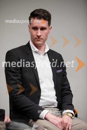  Janez Černe, podžupan Mestne občine KranjAlpinistični dnevnik Nejca Zaplotnika, predstavitev knjige