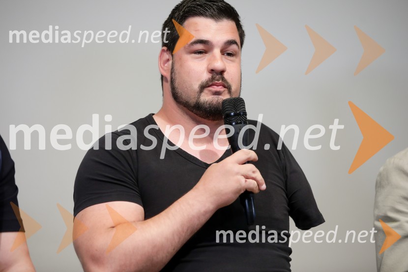  Darko Đurić, upokojeni slovenski paraolimpijec, plavalecAlpinistični dnevnik Nejca Zaplotnika, predstavitev knjige