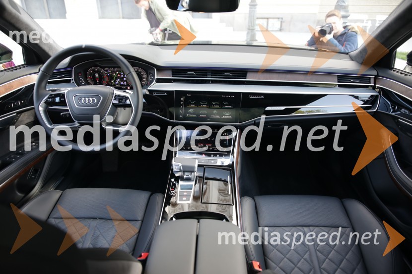 Audi A8, slovenska predstavitev
