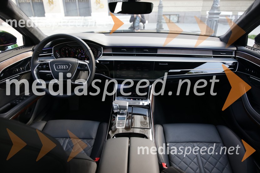 Audi A8, slovenska predstavitev
