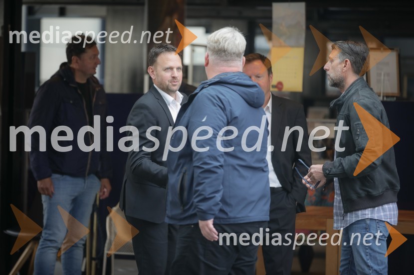 Audi A8, slovenska predstavitev