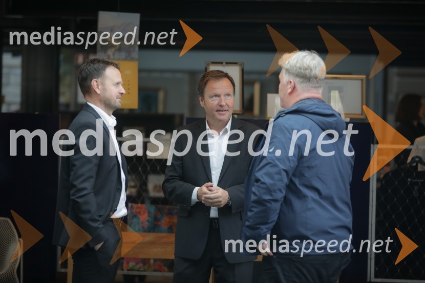 Audi A8, slovenska predstavitev