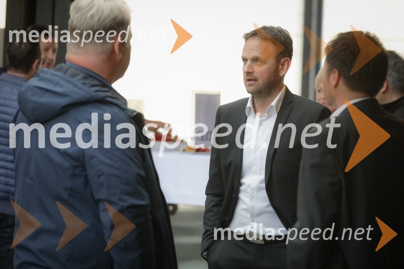 Audi A8, slovenska predstavitev