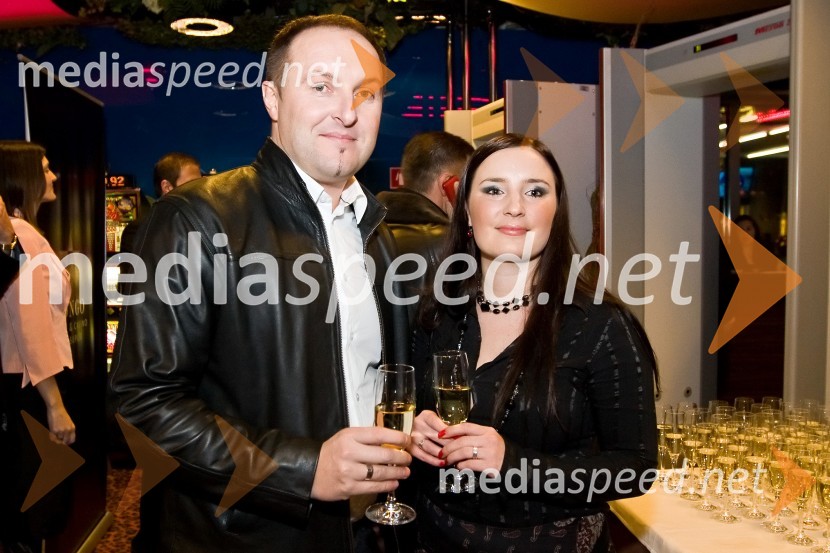 Frenk Nova, pevec z dekletom KatjoHotel in Casino Kongo, zabava ob 5. rojstnem dnevu