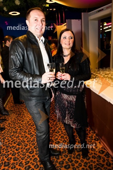 Frenk Nova, pevec z dekletom KatjoHotel in Casino Kongo, zabava ob 5. rojstnem dnevu