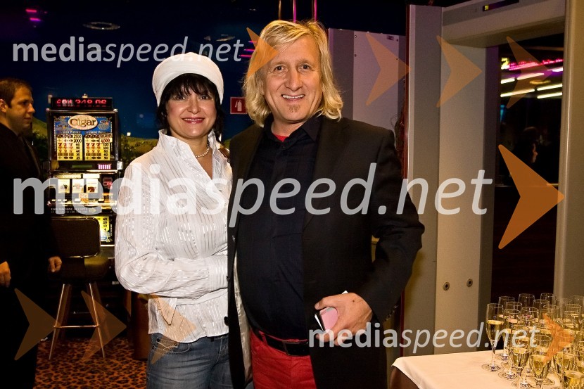 Janez, nekdanji udeleženec oddaje Big Brother s soprogo LjubovHotel in Casino Kongo, zabava ob 5. rojstnem dnevu
