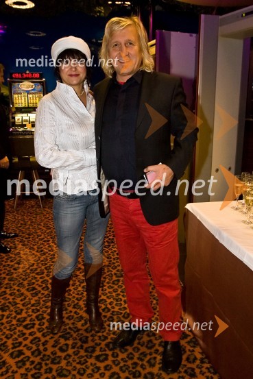 Janez, nekdanji udeleženec oddaje Big Brother s soprogo LjubovHotel in Casino Kongo, zabava ob 5. rojstnem dnevu